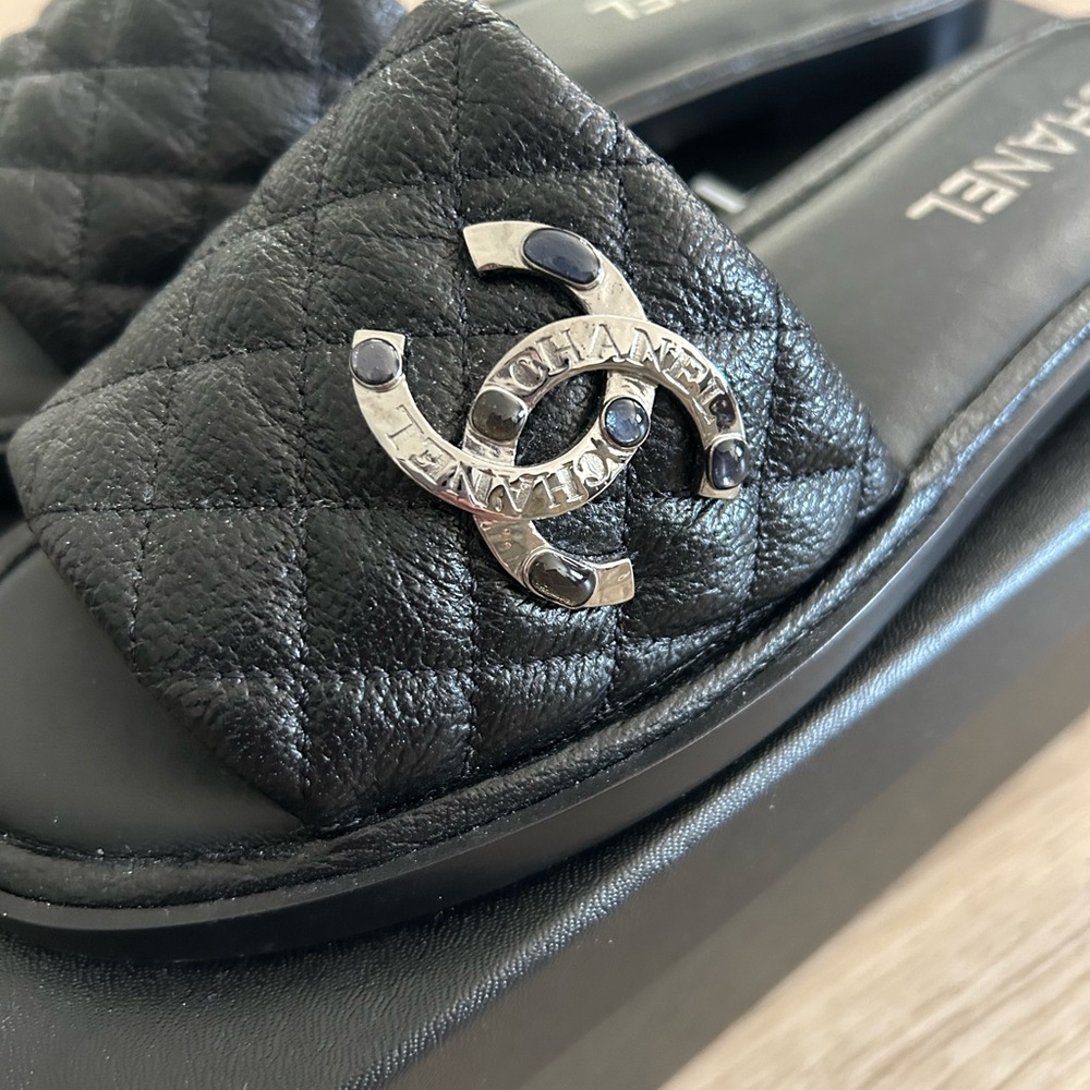 CHANEL Black 22A slides with silver CC